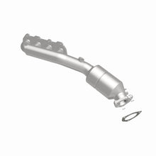 Load image into Gallery viewer, MagnaFlow Exhaust Products 452799 California CARB Manifold Catalytic Converter for Select Volkswagen Passat