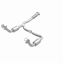 Load image into Gallery viewer, MagnaFlow Exhaust Products 4451172 California CARB Direct-Fit Catalytic Converter for Select Buick Rainier, Chevrolet Trailblazer EXT, GMC Envoy XL, Isuzu Ascender