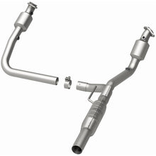 Load image into Gallery viewer, MagnaFlow Exhaust Products 447233 California CARB Direct-Fit Catalytic Converter for Select Dodge Ram 1500, Dodge Ram 2500, Dodge Ram