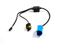Load image into Gallery viewer, Diode Dynamics DD4041 Converts socket to your vehicles factory socket size.