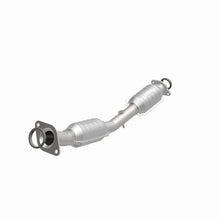 Load image into Gallery viewer, MagnaFlow Exhaust Products 551833 California CARB Direct-Fit Catalytic Converter for Select Nissan Versa