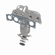 Load image into Gallery viewer, MagnaFlow Exhaust Products 5582267 California CARB Manifold Catalytic Converter for Select Toyota RAV4