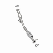 Load image into Gallery viewer, MagnaFlow Exhaust Products 51391 OEM Grade Direct-Fit Catalytic Converter for Select Saturn Vue