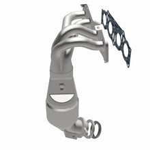 Load image into Gallery viewer, MagnaFlow Exhaust Products 5531078 California CARB Manifold Catalytic Converter for Select Pontiac Vibe