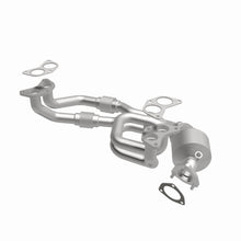 Load image into Gallery viewer, MagnaFlow Exhaust Products 5531447 California CARB Manifold Catalytic Converter for Select Saab 9-2X, Subaru Forester, Subaru Impreza, Subaru Legacy, Subaru Outback