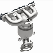 Load image into Gallery viewer, MagnaFlow Exhaust Products 5531081 California CARB Manifold Catalytic Converter for Select Kia Forte