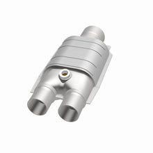 Load image into Gallery viewer, MagnaFlow Exhaust Products 99047HM HM Grade Universal Catalytic Converter for Select Chevrolet Express 1500, Chevrolet Express 2500, GMC Savana 1500, GMC Savana
