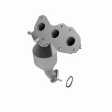 Load image into Gallery viewer, MagnaFlow Exhaust Products 5582858 California CARB Manifold Catalytic Converter for Select Toyota Highlander, Toyota Sienna