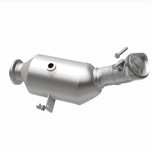 Load image into Gallery viewer, MagnaFlow Exhaust Products 21-681 OEM Grade Direct-Fit Catalytic Converter for Select Mercedes-Benz C400, Mercedes-Benz C43 AMG, Mercedes-Benz C450 AMG, Mercedes-Benz E43 AMG, Mercedes-Benz E450, Mercedes-Benz GLC43 AMG