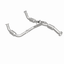 Load image into Gallery viewer, MagnaFlow Exhaust Products 5582812 California CARB Direct-Fit Catalytic Converter for Select Chevrolet Silverado HD, Chevrolet Silverado HD, GMC Sierra HD, GMC Sierra HD