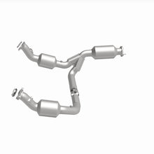Load image into Gallery viewer, MagnaFlow Exhaust Products 280429 OEM Grade Direct-Fit Catalytic Converter for Select Chevrolet Express 2500, Chevrolet Express 3500, Chevrolet Express 4500, GMC Savana 2500, GMC Savana 3500, GMC Savana