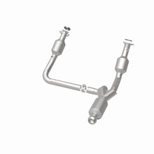 Load image into Gallery viewer, MagnaFlow Exhaust Products 5582642 California CARB Direct-Fit Catalytic Converter for Select Chevrolet Silverado 1500, Chevrolet Suburban, Chevrolet Tahoe, GMC Sierra 1500, GMC Yukon, GMC Yukon XL