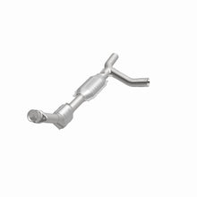 Load image into Gallery viewer, MagnaFlow Exhaust Products 49426 OEM Grade Direct-Fit Catalytic Converter for Select Ford E-150, Ford E-150 Club Wagon, Ford E-150 Econoline, Ford E-150 Econoline Club Wagon, Ford E-250, Ford E-250 Econoline