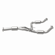 Load image into Gallery viewer, MagnaFlow Exhaust Products 5582812 California CARB Direct-Fit Catalytic Converter for Select Chevrolet Silverado HD, Chevrolet Silverado HD, GMC Sierra HD, GMC Sierra HD