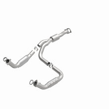 Load image into Gallery viewer, MagnaFlow Exhaust Products 52113 OEM Grade Direct-Fit Catalytic Converter for Select Chevrolet Express 2500, Chevrolet Express 3500, Chevrolet Express 4500, GMC Savana 2500, GMC Savana 3500, GMC Savana