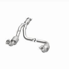 Load image into Gallery viewer, MagnaFlow Exhaust Products 280505 OEM Grade Direct-Fit Catalytic Converter for Select Chevrolet Express 3500, Chevrolet Express 4500, GMC Savana 3500, GMC Savana