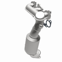 Load image into Gallery viewer, MagnaFlow Exhaust Products 5582833 California CARB Manifold Catalytic Converter for Select Lexus RX330, Toyota Highlander, Toyota Sienna
