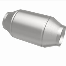 Load image into Gallery viewer, MagnaFlow Exhaust Products 333506 California CARB Universal Catalytic Converter for Select Dodge D100, Dodge D150, Isuzu Pickup, Isuzu Rodeo