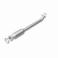Load image into Gallery viewer, MagnaFlow Exhaust Products 5592602 California CARB Direct-Fit Catalytic Converter for Select Nissan Frontier, Suzuki Equator
