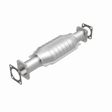 Load image into Gallery viewer, MagnaFlow Exhaust Products 3391657 California CARB Direct-Fit Catalytic Converter for Select Isuzu Pickup, Isuzu Rodeo, Isuzu Trooper
