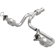Load image into Gallery viewer, MagnaFlow Exhaust Products 5582617 California CARB Direct-Fit Catalytic Converter for Select Cadillac Escalade, Cadillac Escalade ESV, Chevrolet Silverado 1500, GMC Sierra 1500, GMC Yukon, GMC Yukon XL