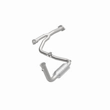 Load image into Gallery viewer, MagnaFlow Exhaust Products 93382 HM Grade Direct-Fit Catalytic Converter for Select Jeep Liberty
