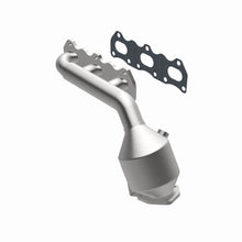 Load image into Gallery viewer, MagnaFlow Exhaust Products 49043 OEM Grade Manifold Catalytic Converter for Select Chevrolet Tracker, Suzuki Grand Vitara, Suzuki Vitara, Suzuki XL-7