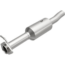 Load image into Gallery viewer, MagnaFlow Exhaust Products 280434 OEM Grade Direct-Fit Catalytic Converter for Select Ford F-350 Super Duty, Ford F-450 Super Duty, Ford F-550 Super Duty