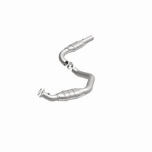 Load image into Gallery viewer, MagnaFlow Exhaust Products 5582524 California CARB Direct-Fit Catalytic Converter for Select Chevrolet Express 2500, Chevrolet Express 3500, GMC Savana 2500, GMC Savana