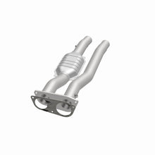 Load image into Gallery viewer, MagnaFlow Exhaust Products 95471 HM Grade Direct-Fit Catalytic Converter for Select Chevrolet C2500, Chevrolet C2500 Suburban, Chevrolet C3500, Chevrolet C3500HD, Chevrolet K2500, Chevrolet K2500 Suburban, Chevrolet K3500, GMC C2500, GMC C2500 Suburban,