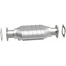 Load image into Gallery viewer, MagnaFlow Exhaust Products 3391652 California CARB Direct-Fit Catalytic Converter for Select Chevrolet LUV, Isuzu Amigo, Isuzu Pickup, Isuzu Rodeo, Isuzu Trooper