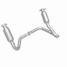 Load image into Gallery viewer, MagnaFlow Exhaust Products 5551832 California CARB Direct-Fit Catalytic Converter for Select Chrysler Aspen, Dodge Durango