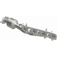 Load image into Gallery viewer, MagnaFlow Exhaust Products 290034 OEM Grade Manifold Catalytic Converter for Select INFINITI QX80, Nissan Armada, Nissan NV2500, Nissan NV3500, Nissan TITAN, Nissan TITAN XD