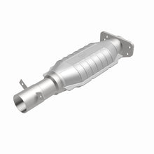 Load image into Gallery viewer, MagnaFlow Exhaust Products 93486 Standard Grade Direct-Fit Catalytic Converter for Select Chevrolet S10, Chevrolet S10 Blazer, GMC Jimmy, GMC S15, GMC S15 Jimmy, GMC Sonoma, GMC Syclone, GMC Typhoon, Oldsmobile Bravada