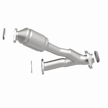 Load image into Gallery viewer, MagnaFlow Exhaust Products 49507 OEM Grade Direct-Fit Catalytic Converter for Select Lexus RX300, Toyota Highlander