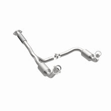 Load image into Gallery viewer, MagnaFlow Exhaust Products 4451172 California CARB Direct-Fit Catalytic Converter for Select Buick Rainier, Chevrolet Trailblazer EXT, GMC Envoy XL, Isuzu Ascender