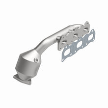 Load image into Gallery viewer, MagnaFlow Exhaust Products 49043 OEM Grade Manifold Catalytic Converter for Select Chevrolet Tracker, Suzuki Grand Vitara, Suzuki Vitara, Suzuki XL-7
