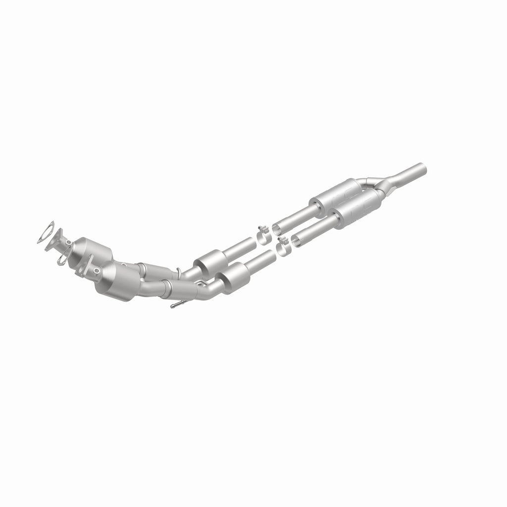 MagnaFlow Exhaust Products 52938 OEM Grade Direct-Fit Catalytic Converter for Select Volkswagen Passat