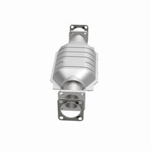 Load image into Gallery viewer, MagnaFlow Exhaust Products 3391652 California CARB Direct-Fit Catalytic Converter for Select Chevrolet LUV, Isuzu Amigo, Isuzu Pickup, Isuzu Rodeo, Isuzu Trooper