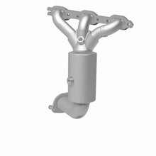 Load image into Gallery viewer, MagnaFlow Exhaust Products 51061 OEM Grade Manifold Catalytic Converter for Select Chrysler Pacifica, Chrysler Sebring, Chrysler Town &amp; Country, Dodge Avenger, Dodge Grand Caravan, Dodge Journey, Volkswagen Routan