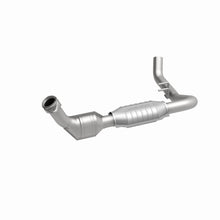 Load image into Gallery viewer, MagnaFlow Exhaust Products 51695 OEM Grade Direct-Fit Catalytic Converter for Select Ford Expedition, Ford F-150, Lincoln Navigator
