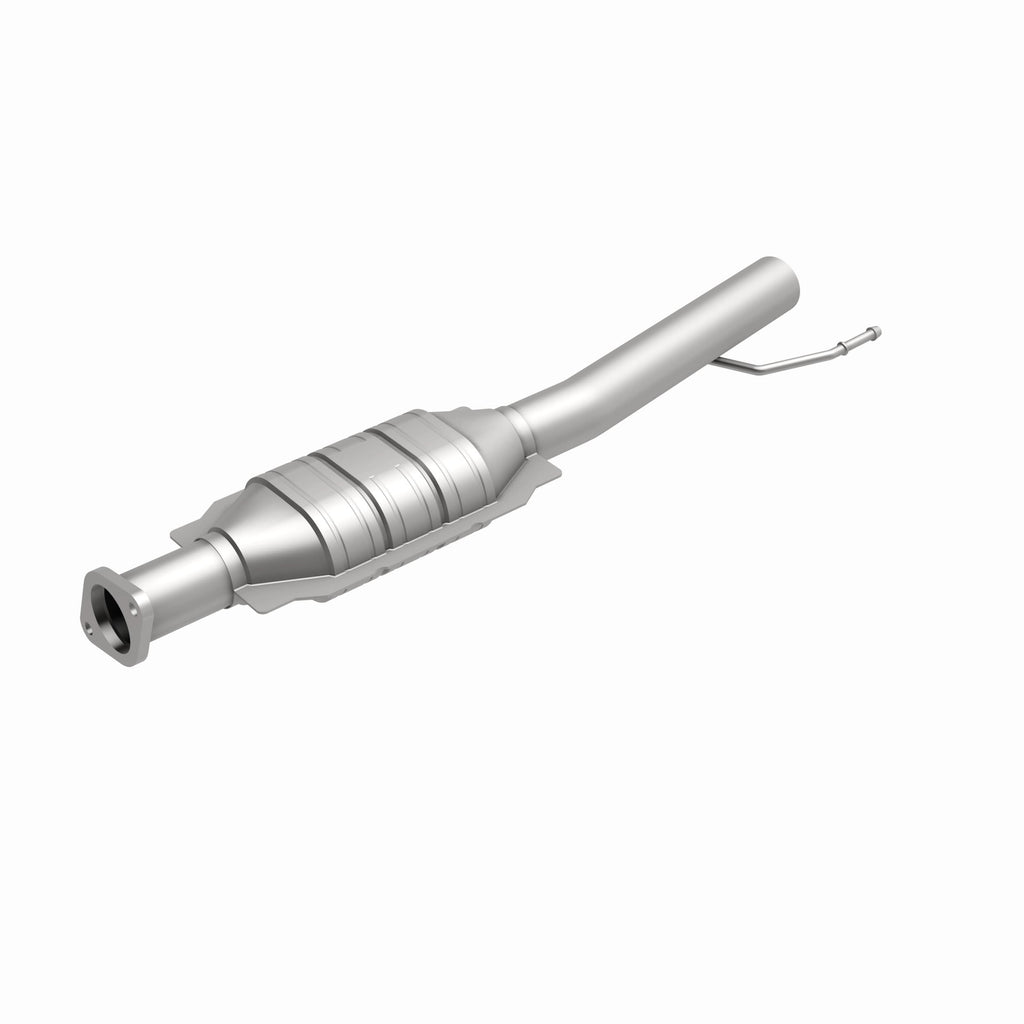 MagnaFlow Exhaust Products 49662 OEM Grade Direct-Fit Catalytic Converter for Select Ford Escape, Mazda Tribute, Mercury Mariner
