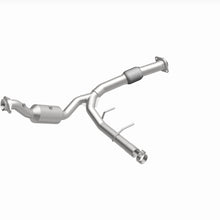 Load image into Gallery viewer, MagnaFlow Exhaust Products 280219 OEM Grade Direct-Fit Catalytic Converter for Select Ford Expedition, Lincoln Navigator