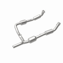 Load image into Gallery viewer, MagnaFlow Exhaust Products 5582640 California CARB Direct-Fit Catalytic Converter for Select Ford E-150, Ford E-250
