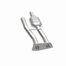 Load image into Gallery viewer, MagnaFlow Exhaust Products 23179 HM Grade Direct-Fit Catalytic Converter for Select Chevrolet C2500, Chevrolet C2500 Suburban, Chevrolet C3500, Chevrolet K2500, Chevrolet K3500, GMC C2500, GMC C2500 Suburban, GMC K2500, GMC K3500