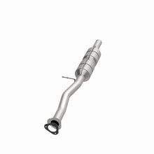 Load image into Gallery viewer, MagnaFlow Exhaust Products 55323 HM Grade Direct-Fit Catalytic Converter for Select Ford Excursion, Ford F-250 Super Duty, Ford F-350 Super Duty, Ford F-450 Super Duty, Ford F-550 Super Duty