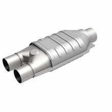 Load image into Gallery viewer, MagnaFlow Exhaust Products 333007 California CARB Universal Catalytic Converter for Select Ford Bronco, Ford Bronco II, Ford E-100 Econoline, Ford E-100 Econoline Club Wagon, Ford E-150 Econoline, Ford E-150 Econoline Club Wagon, Ford E-250 Econoline,