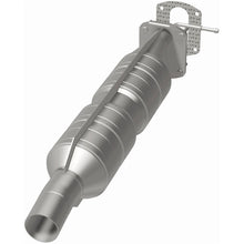 Load image into Gallery viewer, MagnaFlow Exhaust Products 51221 OEM Grade Direct-Fit Catalytic Converter for Select Ford F-250 Super Duty, Ford F-350 Super Duty, Ford F-450 Super Duty, Ford F-550 Super Duty
