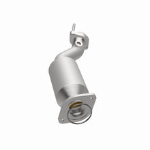 Load image into Gallery viewer, MagnaFlow Exhaust Products 21-916 OEM Grade Direct-Fit Catalytic Converter for Select Ford Five Hundred, Ford Freestyle, Mercury Montego