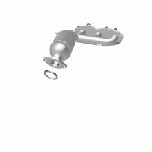 Load image into Gallery viewer, MagnaFlow Exhaust Products 5582556 California CARB Manifold Catalytic Converter for Select Toyota Sienna